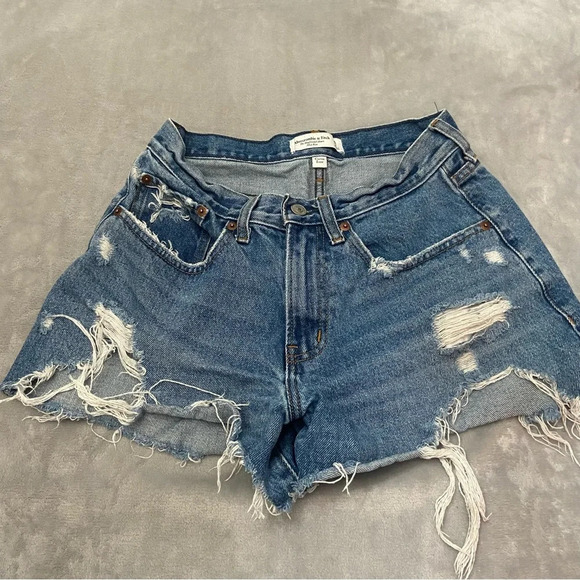 Abercrombie & Fitch Curve Love Boyfriend Short Mid Rise Distressed 27409 - Picture 9 of 9